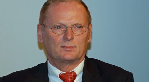 Höhere Netzentgelte für Eigenversorger wünscht BNetzA Präsident Homann