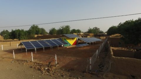 Klimaschutz-Netz – 3-facher Klimaschutz mit mobilen Solarcontainern für Afrika