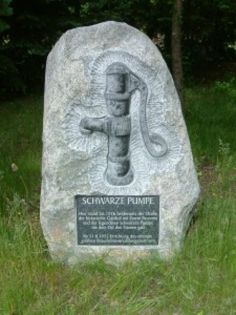 Demonstrieren mit der Schwarzen Pumpe