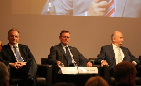 Ostdeutsches Energieforum: Drei Stühle, zwei Meinungen