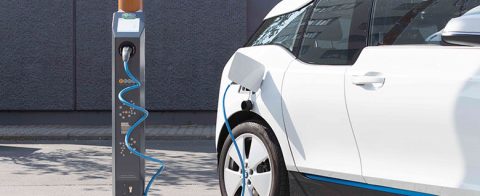 Ladesäulen in Straßenlaternen – innovative Ladeinfrastruktur für Elektromobilität von Start-up ebee﻿