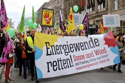 “Loveparade der Ökoszene” – 30.000 Menschen demonstrieren bundesweit für Energiewende