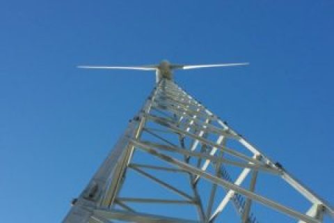 Wartungsfreier Gittermast für Kleinwindkraftanlagen – Test und Produktion in Deutschland