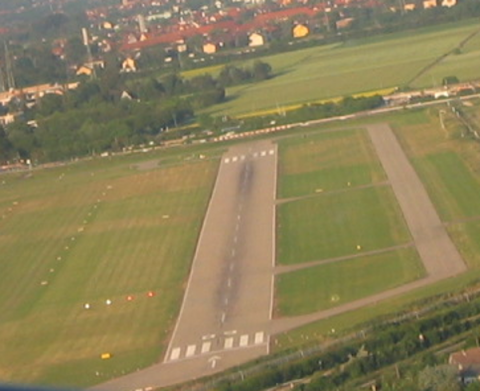 Am Beispiel der Fliegerei erklärt, warum Windkraft auch an schlechteren Standorten Sinn macht.