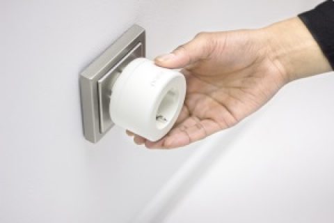 Intelligente Steckdose, die beim Stromsparen hilft