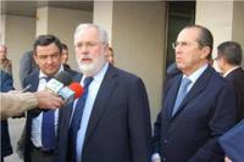 Arias Cañete kommt durch