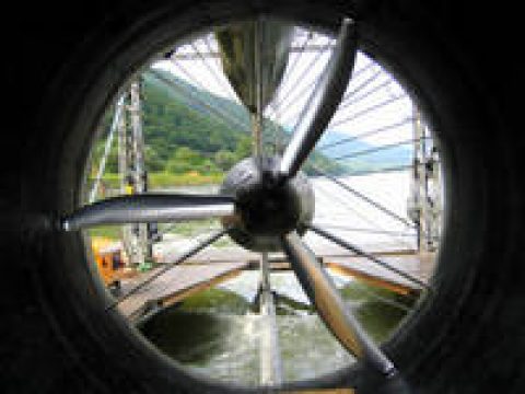 Strom-Bojen für Donau und Rhein