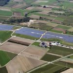Erneuerbare Energien wie aus dem Solarpark Ulm-Eggingen sollen laut einer aktuellen Studie die Energiekosten in Zukunft stabilisieren, vielleicht sogar senken. Foto: EnBW/Uli Deck
