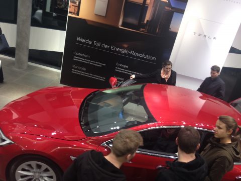 Mannheim: Tesla Store und Block 9
