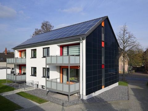 Photovoltaik-Fassaden auch für Mie­ter­strom­mo­delle geeig­net