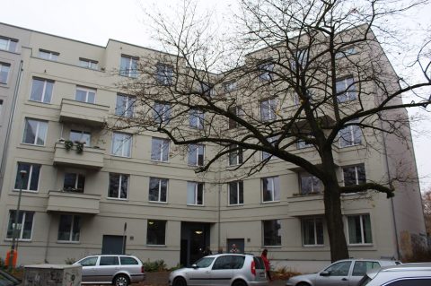 Pan­kower Mehr­fa­mi­li­en­haus heizt mit Pellets