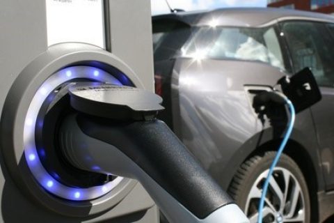 Elektrofahrzeuge und Verbrenner im Vergleich der Gesamtkosten