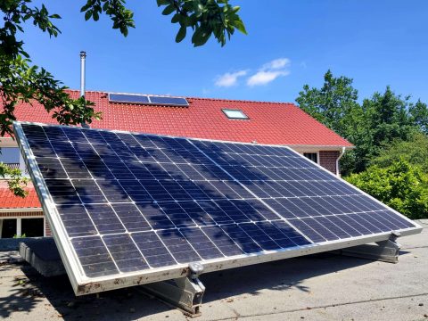 VDE gibt grünes Licht für rückwärtslaufende Zähler und Steckdosen-Anschluss bis 800 Watt